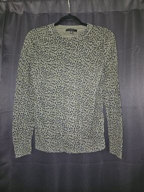 Banana Republic Animal Print Knit Sweater Small Flawed Hole